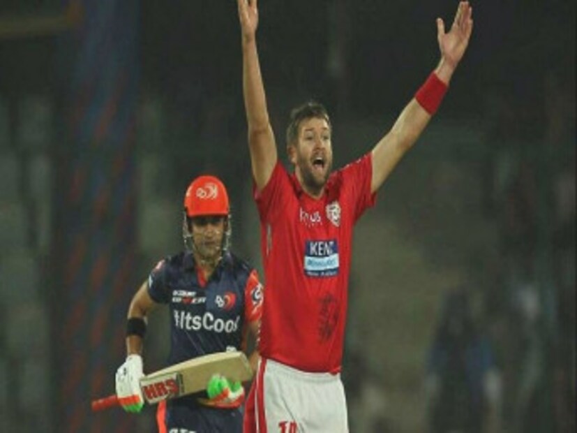 অ্যান্ড্রু টাই  ৪ ওভারে ১৬ রান দিয়ে ৪ টি উইকেট নেন কিংস ইলেভেন পঞ্জাবের এই বোলার ৷ মুম্বই ইন্ডিয়ান্সের বিরুদ্ধে এই বোলিং পরিসংখ্যান দিয়েছিলেন তিনি ৷ একাই টপ অর্ডারের সূর্যকুমার যাদব, এভিন লুইস, ইশান কিষাণকে তুলে নেন তিনি ৷ এদিন ১৫ টি ডট বল করেছিলেন ৷ File Photo 