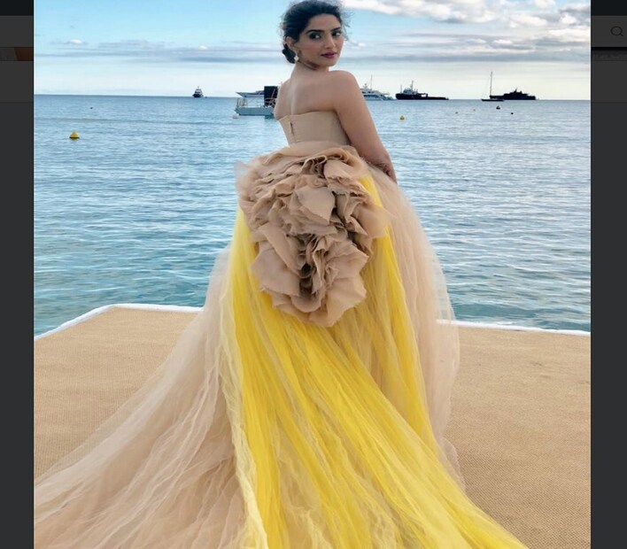 ‘বিহাইন্ড দ্য রেড কার্পেট ৷’