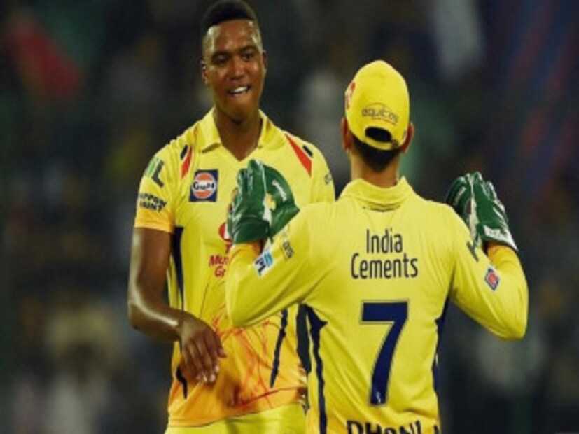 লুঙ্গি এনগিডি  চেন্নাই সুপার কিংসের জার্সিতে খেলা প্রোটিয়া এই বোলারের বোলিং পারফরম্যান্সও ছিল দারুণ ইর্ষণীয় ৷ কিংস ইলেভেন পঞ্জাবের বিরুদ্ধে তাঁর বোলিং রেকর্ড ৪ ওভারে ১০ রান দিয়ে ৪ টি উইকেট নেওয়া ৷ এদিন কেএল রাহুল, ক্রিস গেইল , আর অশ্বিন, অ্যান্ড্রু টাইয়ের উইকেট নেন তিনি ৷ এনগিডি ১৬ ডট বল করেছিলেন বাকি ৮ বলে ১০ রান করেন ৷ File Photo 