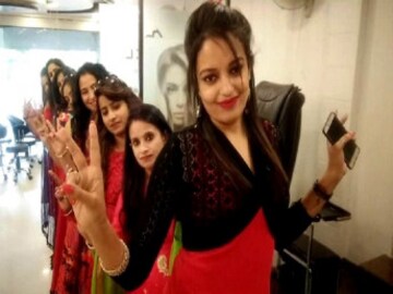যে রাঁধে সেই চুল বাঁধে, ছবিতে দেখুন