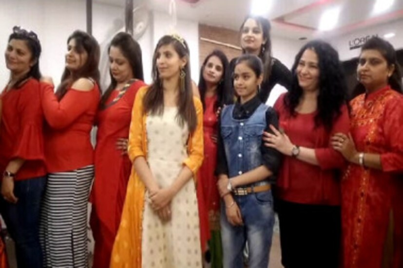 ঘর সংসার সামলে মহিলাদের এমন উদ্যোগকে প্রশিক্ষকের কুর্নিশ ৷ সংগৃহীত ছবি ৷