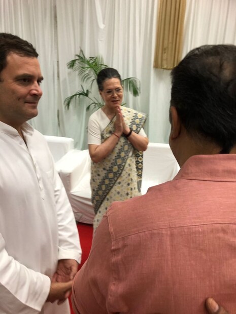 সনিয়া গান্ধি ও রাহুল গান্ধির সঙ্গে কমল হাসান (Photo: News18)