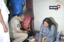 মেয়রের বাড়ির সামনে বেআইনি জমায়েত, গ্রেফতার রত্না চট্টোপাধ্যায় মেয়রের বাড়ির সামনে বেআইনি জমায়েত, গ্রেফতার রত্না চট্টোপাধ্যায়