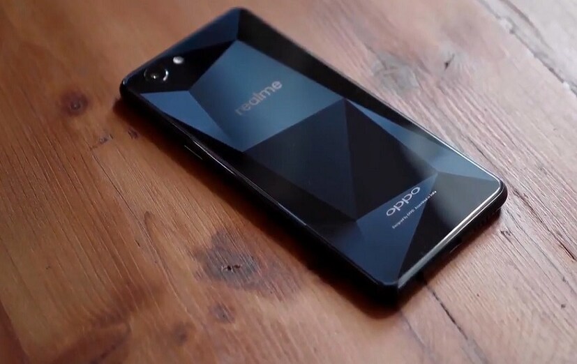 • তিনটি ভ্যারিয়েন্টে পাওয়া যাচ্ছে Realme 1 ৷ ৩জিবি র‍্যাম আর ৩২জিবি স্টোরেজের দাম ৮,৯৯০ টাকা ৷ ৪জিবি র‍্যাম আর ৬৪জিবি স্টোরেজের দাম ৮,৯৯০ টাকা ৷ ৬জিবি র‍্যাম আর ১২৮জিবি স্টোরেজের দাম ৮,৯৯০ টাকা ৷ ছবি: ফেসবুক ৷