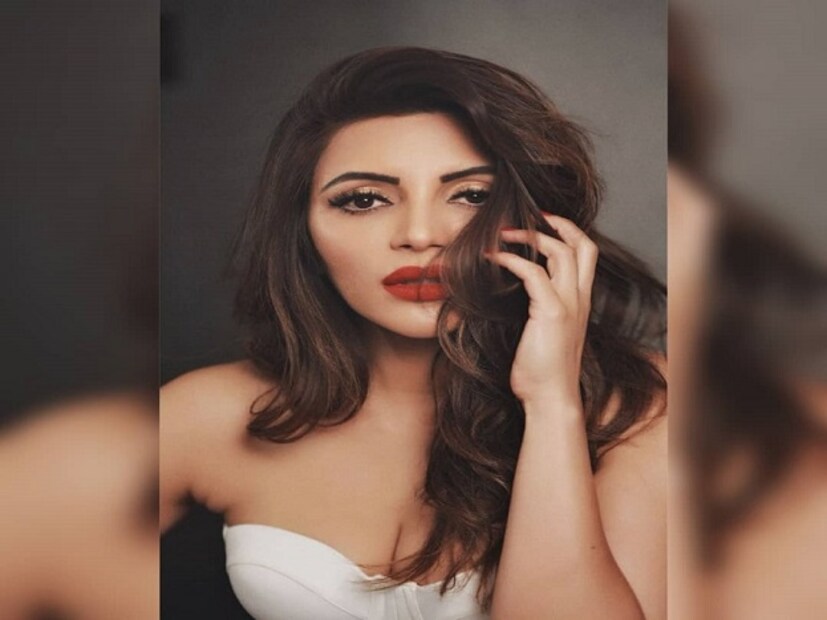 ইনস্টাগ্রাম ব্যাপারটা যেন জলভাত করে ফেলেছেন বিনোদন পাড়ার লোকজন ৷ আর অন্যদিকে নেটিজেনরা যেন চুপটি করে বসে থাকেন অভিনেতা-অভিনেত্রীদের পোস্ট নিয়ে ট্রোল করার জন্য ৷ সম্প্রতি এরকমই ঘটনা ঘটল টিভি অভিনেত্রী শামা সিকন্দরের সঙ্গে ৷  Photo Credit: Instagram 