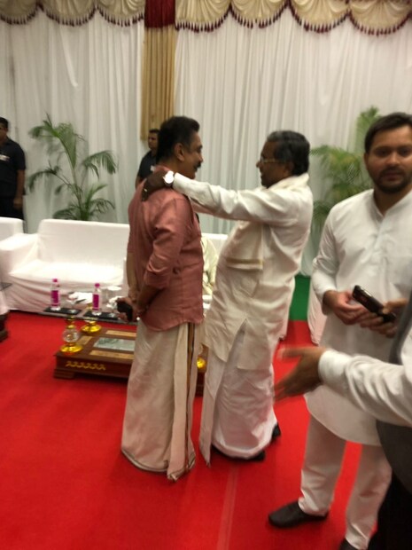  পিনারাই বিজয়ন সঙ্গে কমল হাসান (Photo: News18)