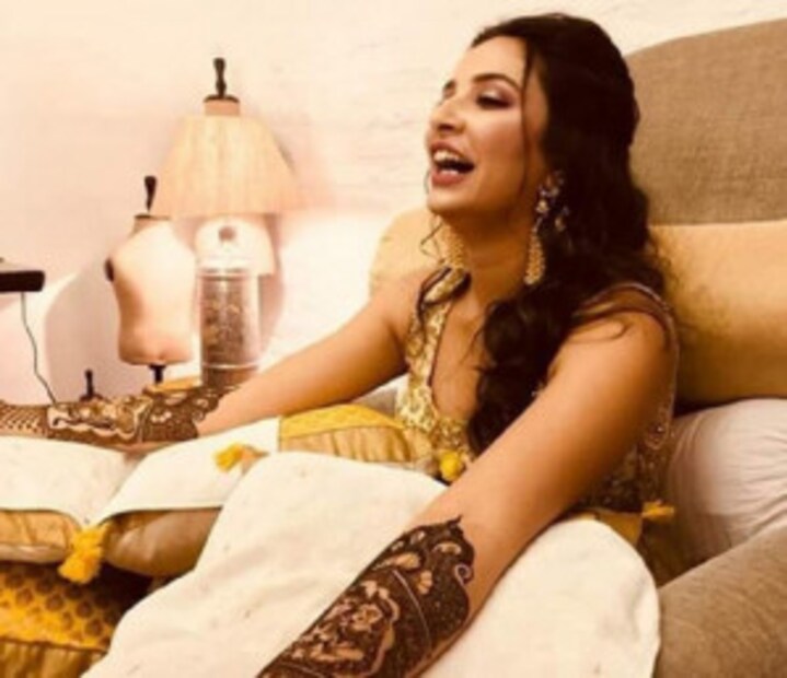 বিয়ের দিন সন্ধেয় ছিল মেহেন্দির অনুষ্ঠান । Image Courtesy: Instagram