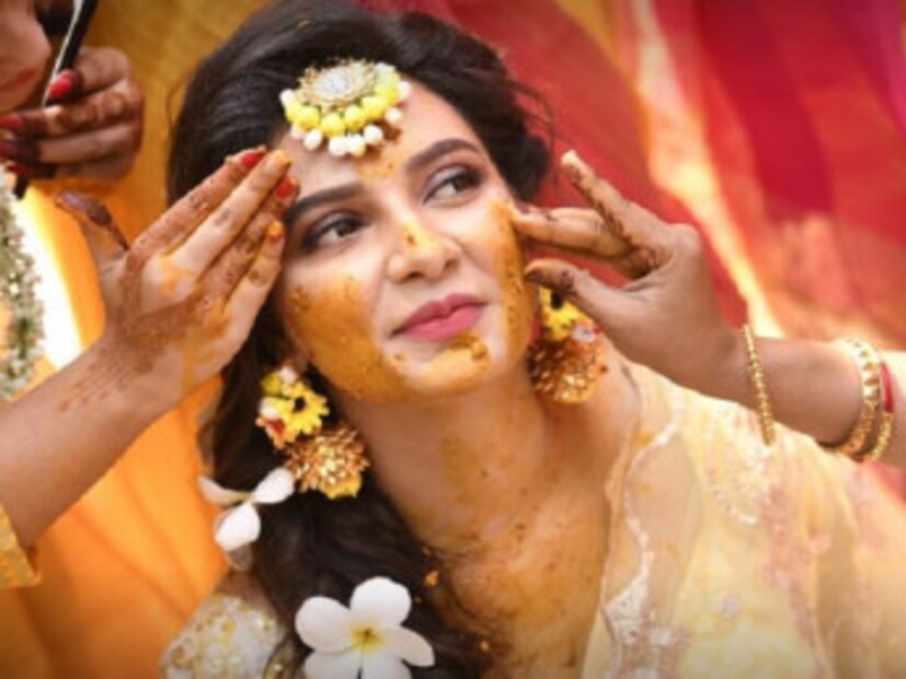 বিয়ের আংটি থেকে টুইটারে বিয়ের ঘোষণা, বিয়ের সব কিছুতেই বিরুষ্কাকে কপি করে সোশ্যাল মিডিয়ায় ট্রোলড রাজশ্রী । এমনকী শুভশ্রীর ফ্যাশনেও শুধুই অনুষ্কা । সোশ্যাল মিডিয়ায় ভাইরাল. &quot;রাজ-শুভশ্রী ডু সামথিং অরিজিনাল&quot; । Image Courtesy: Instagram. 