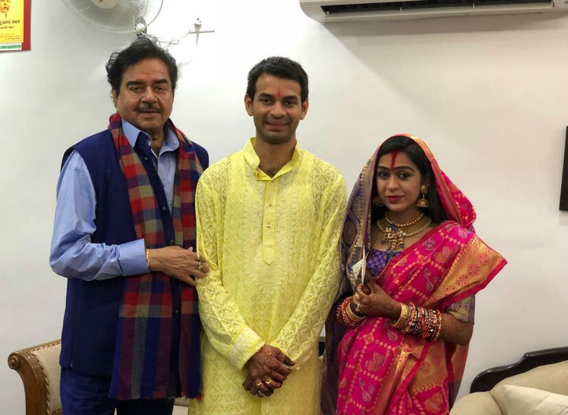নতুন দম্পতির সঙ্গে শত্রুঘ্ন সিনহা (Photo; Instagram)