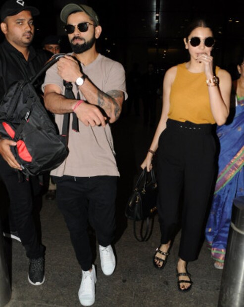 Celebrity couple Virat Kohli and Anushka Sharma were spotted at Mumbai airport while returning from Bengaluru. (Image: Viral Bhayani)