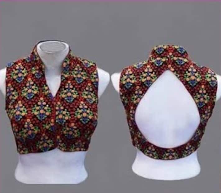 জ্যাকেট প্যাটার্নের চাইনিজ কলার ব্লাউজ। Photo  Source: youtube