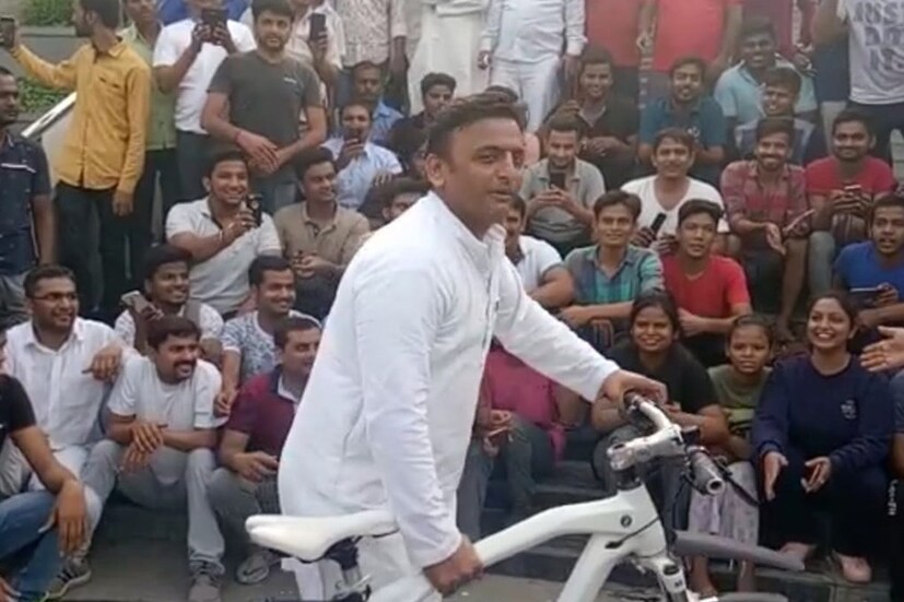 কিছুদিন আগে সুপ্রিম কোর্ট নির্দেশ দেয়, উত্তরপ্রদেশের সব প্রাক্তন মুখ্যমন্ত্রীকে অবিলম্বে তাঁদের সরকারি বাংলো ছেড়ে দিতে হবে। (Photo: News18)