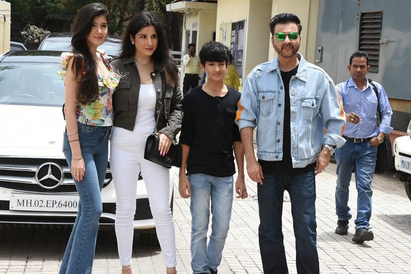 'ধড়ক'-এর ট্রেলার লঞ্চে সপরিবারে উপস্থিত ছিলেন সঞ্জয় কাপুর (Image: Viral Bhayani)