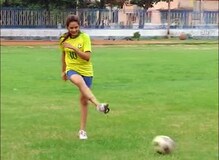 Video- ফুটবলে মজে টলিউড, বল পায়ে মাঠ মাতালেন প্রিয়াঙ্কা Video- ফুটবলে মজে টলিউড, বল পায়ে মাঠ মাতালেন প্রিয়াঙ্কা