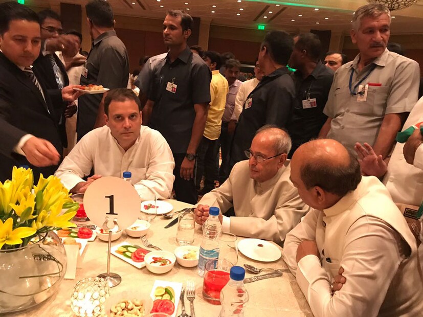 গত সপ্তাহে তিনি যান নাগপুরে আরএসএসের অনুষ্ঠানে ৷ আর এ বার রাহুল গান্ধির ইফতার পার্টিতে ৷ (Photo: News18)