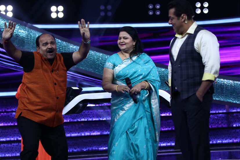 সঞ্জীবের সঙ্গে ছিলেন তাঁর স্ত্রী অঞ্জলিও ছিল ‘দশ কা দম’-এর শোতে (Image Courtesy: Sony Entertainment Television)