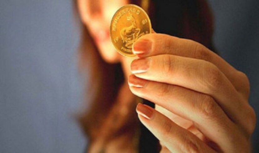 বাণিজ্যিক স্তবে গতকাল আমেরিকায় সোনার দামে ১.৭৭ শতাংশ হ্রাস পেয়েছে ৷ ১,২৭৮.৯০ প্রতি ডলার দাম ৷ সেখানে রুপোর দাম ৩.৪৪ শতাংশ হ্রাস পেয়ে হয়েছে ১৬.৫৪ ডলার ভরিতে ৷ ছবি সংগৃহীত ৷ 