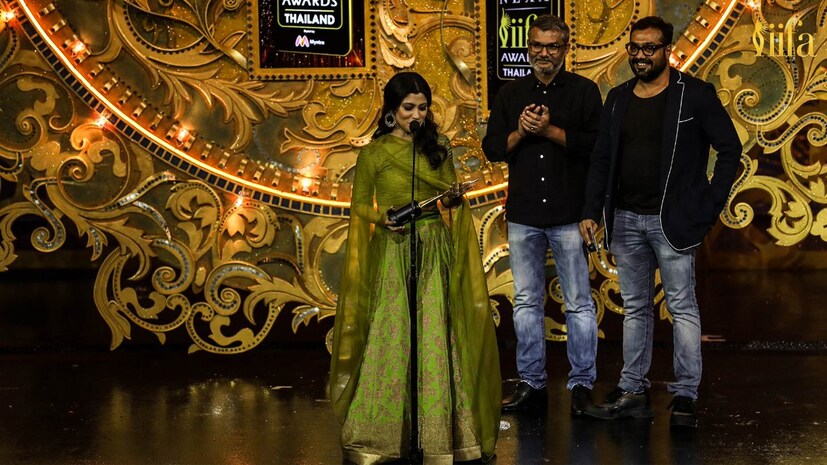 'আ ডেথ ইন গঞ্জ' ছবির জন্য সেরা ডেবিউ ডিরেক্টার সম্মান পেলেন কঙ্কনা সেন শর্মা (Photo: IIFA Twitter)