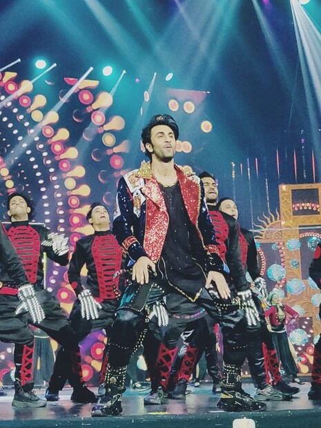 একের পর এক নিজের হিট হিট ট্র্যাকে নাচ করলেন রণবীর কাপুর (Photo:  IIFA Twitter)