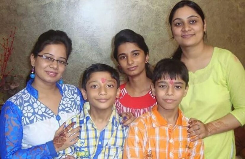 এদের মধ্যে সাতজন মহিলা ৷ বাকি চারজন রয়েছে পুরুষ ৷ সেই বাড়িতে অনুসন্ধান চালিয়ে এবার বেশ কয়েকটি হাতে লেখা নোট উদ্ধার করল দিল্লি পুলিশের তদন্তকারী অফিসাররা (Photo: News18)