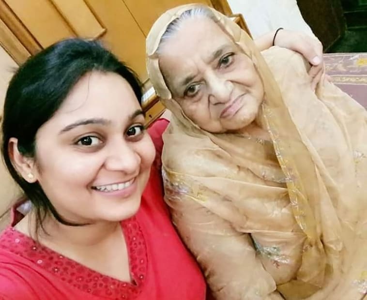 নুষের শরীর ক্ষণস্থায়ী হলেও, আত্মা অবিনশ্বর এই ধরনের কথা বিস্তারিত ভাবে লেখা আছে ওই নোটগুলিতে । কিভাবে মানুষ এইসব আধ্যাত্মিক ক্রিয়াকলাপের সাহায্যে সকলপ্রকার সমস্যা থেকে মুক্তি পেতে পারেন, তার কথাও লেখা আছে নোটগুলিতে । (Photo: News18)