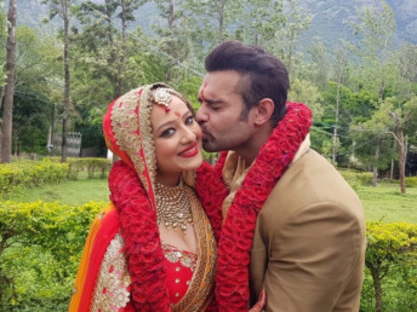 অন্তবর্তীকালীন জামিন নিয়ে বিয়ে সারলেন মিঠুন চক্রবর্তীর ছেলে মহাক্ষয় চক্রবর্তী ৷ ছবি: ট্যুইটার