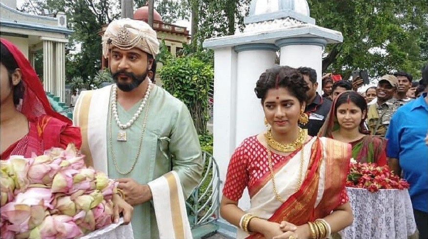 আসলে ‘করুণাময়ী রানি রাসমণি’ধারাবাহিকটি এক বছর পূর্ণ করার জন্যই পুজো দিতে গিয়েছিলেন তাঁরা ৷ ছবি: দিতিপ্রিয়া রায়ের ফ্যান পেজের ইনস্টাগ্রাম হ্যান্ডেলের সৌজন্যে ৷ আসলে ‘করুণাময়ী রানি রাসমণি’ধারাবাহিকটি এক বছর পূর্ণ করার জন্যই পুজো দিতে গিয়েছিলেন তাঁরা ৷ ছবি: দিতিপ্রিয়া রায়ের ফ্যান পেজের ইনস্টাগ্রাম হ্যান্ডেলের সৌজন্যে ৷