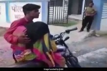 নেই শববাহী গাড়ি, মায়ের মৃত দেহ বাইকে চাপিয়ে মর্গে গেলেন ছেলে নেই শববাহী গাড়ি, মায়ের মৃত দেহ বাইকে চাপিয়ে মর্গে গেলেন ছেলে