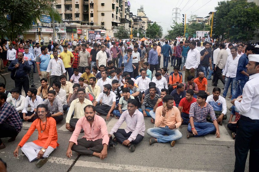 মোর্চা নেতা রবীন্দ্র পাতিল জানিয়েছেন যতক্ষন না ফড়নবিস সমগ্র মারাঠা সম্প্রদায়ের কাছে ক্ষমা না চাইবেন, ততক্ষণ চলবে তাদের আন্দোলন । (Image: PTI)