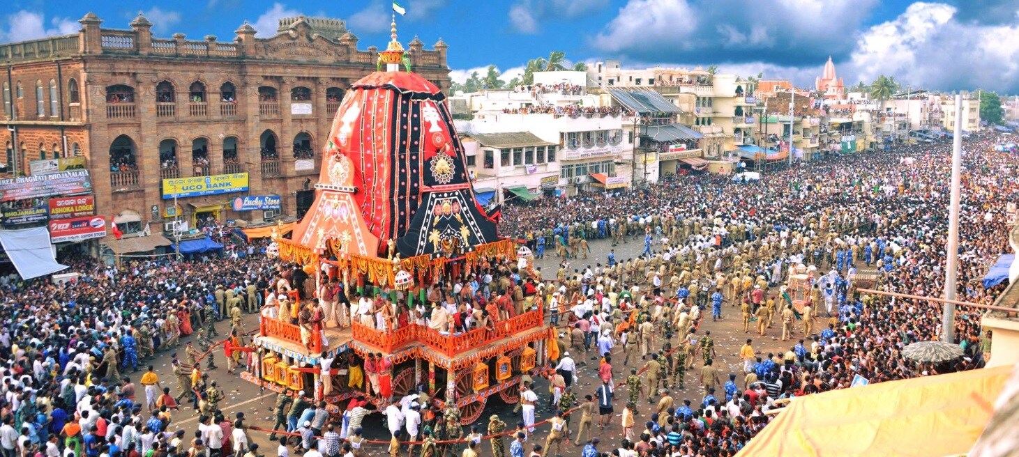 • জগন্নাথের রথের রশির নাম ‘শঙ্খচূড়া নাগুনি’ ৷ জগন্নাথের রথে সওয়ার হন আরও ৯ দেবতা ৷ এঁদের মধ্যে রয়েছেন গোবর্ধন, কৃষ্ণ, নরসিংহ, রাম, নারায়ণ, হনুমান, রুদ্র ৷ জগন্নাথের রথে একজন রক্ষীও থাকেন ৷ এই রক্ষীর নাম গারুদা ৷ (File Photo) • জগন্নাথের রথের রশির নাম ‘শঙ্খচূড়া নাগুনি’ ৷ জগন্নাথের রথে সওয়ার হন আরও ৯ দেবতা ৷ এঁদের মধ্যে রয়েছেন গোবর্ধন, কৃষ্ণ, নরসিংহ, রাম, নারায়ণ, হনুমান, রুদ্র ৷ জগন্নাথের রথে একজন রক্ষীও থাকেন ৷ এই রক্ষীর নাম গারুদা ৷ (File Photo)