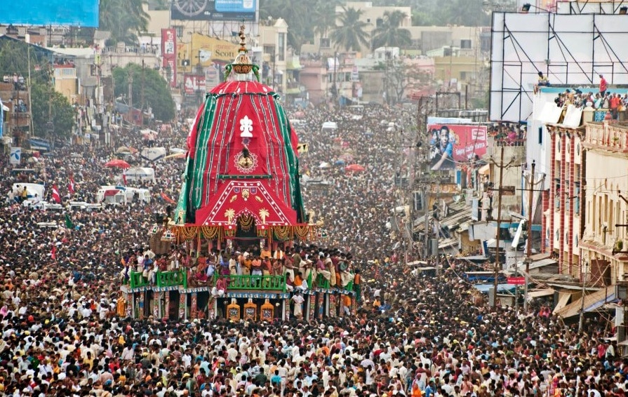 • সুভদ্রার রথের নাম দর্পদলন ৷ রথে থাকেন সুভদ্রার সঙ্গিনী সুদর্শনা ৷ দর্পদলনের উচ্চতা ৪৩ ফুট ৷ এই রথে মোট ১২ চাকা রয়েছে ৷ লাল এবং কালো কাপড়ে সাজানো হয় রথ ৷ দর্পদলনের সারথির নাম অর্জুন ৷ দর্পদলনের মাথায় থাকা পতাকার নাম নদম্বিকা ৷ রথের রশির নাম স্বর্ণচূড়া নাগুনি ৷ (File Photo) • সুভদ্রার রথের নাম দর্পদলন ৷ রথে থাকেন সুভদ্রার সঙ্গিনী সুদর্শনা ৷ দর্পদলনের উচ্চতা ৪৩ ফুট ৷ এই রথে মোট ১২ চাকা রয়েছে ৷ লাল এবং কালো কাপড়ে সাজানো হয় রথ ৷ দর্পদলনের সারথির নাম অর্জুন ৷ দর্পদলনের মাথায় থাকা পতাকার নাম নদম্বিকা ৷ রথের রশির নাম স্বর্ণচূড়া নাগুনি ৷ (File Photo)