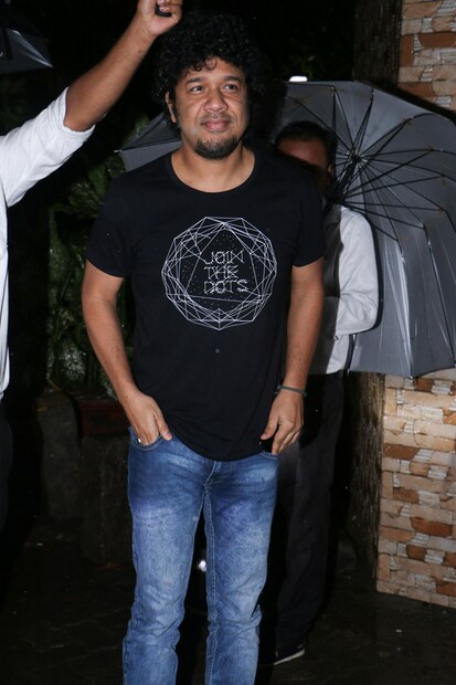 ‘সঞ্জু’ ছবি জীবনের হার-জিতের মাঝে থাকা এক ‘মানুষ’-এর গল্প বলে ৷ ‘সঞ্জু’ ছবি মেরুদণ্ড সোজা করে ফিরে আসার গল্প বলে ৷  (Image: Viral Bhayani)