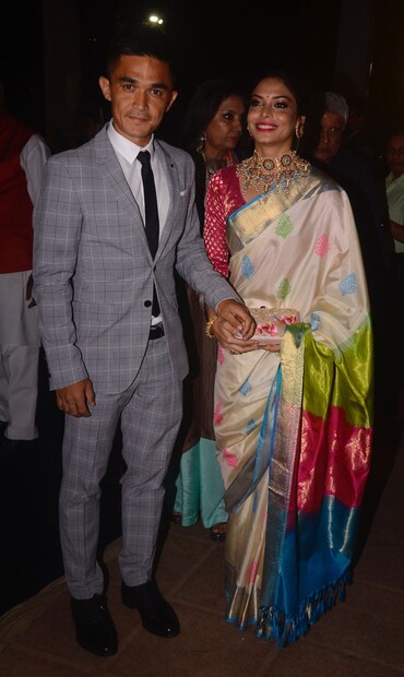 ভারতীয় ফুটবল দলের অধিনায়ক সুনীল ছেত্রীও হাজির ছিলেন নিজের সদ্য বিবাহিত স্ত্রী সোনমকে নিয়ে ৷ (Image: PTI)
