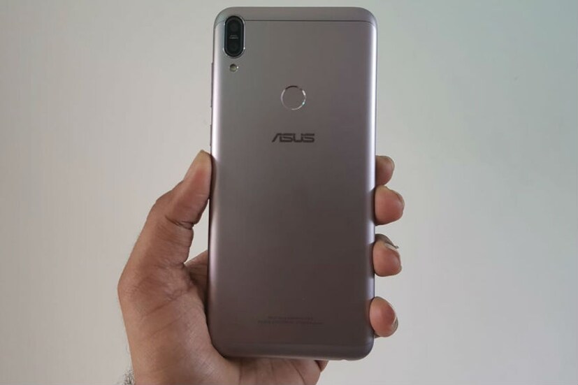 কিন্তু 6GB RAM ভেরিয়েন্টে 16MP+5MP ডুয়াল রিয়ার ক্যামেরা ও 16MP ফ্রন্ট ক্যামেরা ব্যবহার করা হয়েছে। (Image: News18)