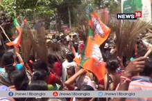 Video: পুরুলিয়া এসপি অফিসে ঢুকতে বাধা দেওয়ায় পুলিশকে ঝাঁটা-পেটা বিজেপি কর্মীদের Video: পুরুলিয়া এসপি অফিসে ঢুকতে বাধা দেওয়ায় পুলিশকে ঝাঁটা-পেটা বিজেপি কর্মীদের