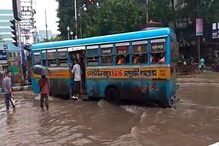 রাত থেকে প্রবল বৃষ্টিতে বিপর্যস্ত জনজীবন, জলমগ্ন শহরের বিভিন্ন এলাকা রাত থেকে প্রবল বৃষ্টিতে বিপর্যস্ত জনজীবন, জলমগ্ন শহরের বিভিন্ন এলাকা