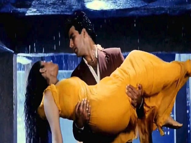 কলকাতা বৃষ্টিতে ভয় পাবেন না ৷ ভিজুন ৷ ভিজলে মিলবে অনেক উপকার ! বৃষ্টি হচ্ছে যখন তখন ৷ কখনও তুমুল কখনও ঝিরঝিরে বৃষ্টি ৷ কিন্তু এই বৃষ্টি পেরিয়ে বাইরে বেরোতে খুবই বিরক্ত লাগে ৷ সেটাই স্বাভাবিক ৷ কারণ ভিজে গায়ে কোথাও যেতে তো অস্বস্তি হবেই ৷ আর সঙ্গে ভয় ৷ বৃষ্টিভেজার ফলে হতে পারে সর্দি-কাশি ৷ শুধু তাই নয়, এর থেকে হতে পারে আরও অনেক গভীর অসুখ ৷ তবে ভয় কাটিয়ে বৃষ্টিতে ভিজলে থাকবেন সুস্থ ও মনও থাকবে ভাল ! শুনতে অবাক লাগলেও, এটাই সত্যি ৷ তবে খুব বেশিক্ষণ ভিজবেন না ৷ আর অন্তঃসত্ত্বারা কোনভাবে ভিজবেন না বৃষ্টিতে ৷ Photo: Youtube কলকাতা বৃষ্টিতে ভয় পাবেন না ৷ ভিজুন ৷ ভিজলে মিলবে অনেক উপকার ! বৃষ্টি হচ্ছে যখন তখন ৷ কখনও তুমুল কখনও ঝিরঝিরে বৃষ্টি ৷ কিন্তু এই বৃষ্টি পেরিয়ে বাইরে বেরোতে খুবই বিরক্ত লাগে ৷ সেটাই স্বাভাবিক ৷ কারণ ভিজে গায়ে কোথাও যেতে তো অস্বস্তি হবেই ৷ আর সঙ্গে ভয় ৷ বৃষ্টিভেজার ফলে হতে পারে সর্দি-কাশি ৷ শুধু তাই নয়, এর থেকে হতে পারে আরও অনেক গভীর অসুখ ৷ তবে ভয় কাটিয়ে বৃষ্টিতে ভিজলে থাকবেন সুস্থ ও মনও থাকবে ভাল ! শুনতে অবাক লাগলেও, এটাই সত্যি ৷ তবে খুব বেশিক্ষণ ভিজবেন না ৷ আর অন্তঃসত্ত্বারা কোনভাবে ভিজবেন না বৃষ্টিতে ৷ Photo: Youtube