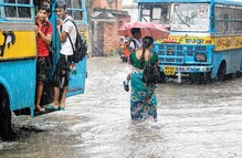 নিম্নচাপের জেরে উত্তরবঙ্গে আরও বাড়বে বৃষ্টি, কেমন থাকবে কলকাতার আবহাওয়া দেখে নিন... নিম্নচাপের জেরে উত্তরবঙ্গে আরও বাড়বে বৃষ্টি, কেমন থাকবে কলকাতার আবহাওয়া দেখে নিন...
