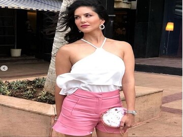 Sunny Leone Love Story:কার সঙ্গে প্রথম দেখাতেই রাতের ঘুম উড়েছিল সানির ?