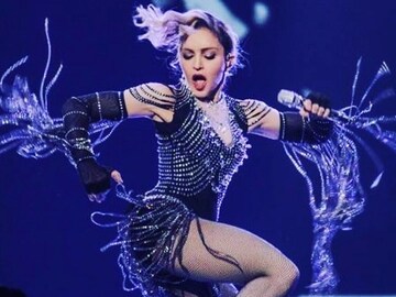 ৬০-এ পা দিতে চলেছেন পপসম্রাজ্ঞী ম্যাডোনা, জানুন তাঁর বিতর্কিত প্রেম জীবন ৬০-এ পা দিতে চলেছেন পপসম্রাজ্ঞী ম্যাডোনা, জানুন তাঁর বিতর্কিত প্রেম জীবন