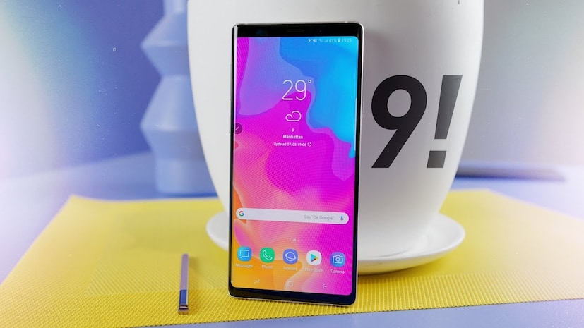 এই ফোনে রয়েছে 4,000 mAh শক্তিসম্পন্ন ব্যাটারি ৷ সংস্থার দাবি, একবার চার্জ দিলেই ২৪ ঘণ্টারও বেশি সময় চলবে এই ফোন ৷ এছাড়া মাত্র ৪০ সেকেন্ড চার্জ দিলেই কোনও সমস্যা ছাড়াই ৩০ মিনিটেরও বেশি সময় চলবে  Galaxy Note 9
