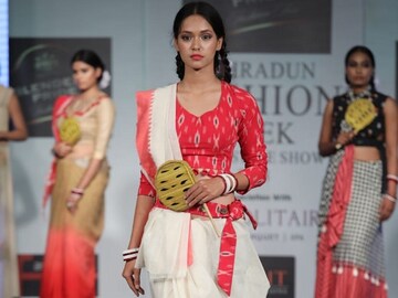 র‌্যাম্প মাতালো ‘সোনাগাছি’, দেখুন  ছবি