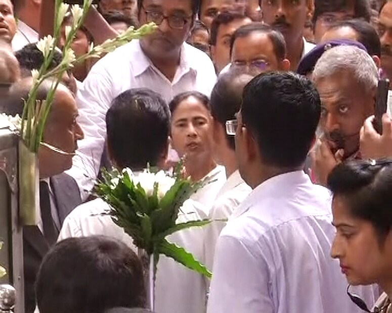শোকপ্রকাশ করেছেন মুখ্যমন্ত্রী মমতা বন্দ্যোপাধ্যায়।