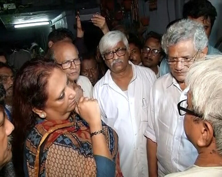 সকাল সাড়ে বারোটা নাগাদ প্রবীণ এই রাজনৈতিক নেতার মরদেহ হাসপাতাল থেকে বার করে প্রথমে নিয়ে যাওয়া হবে কলকাতা হাইকোর্টে। 