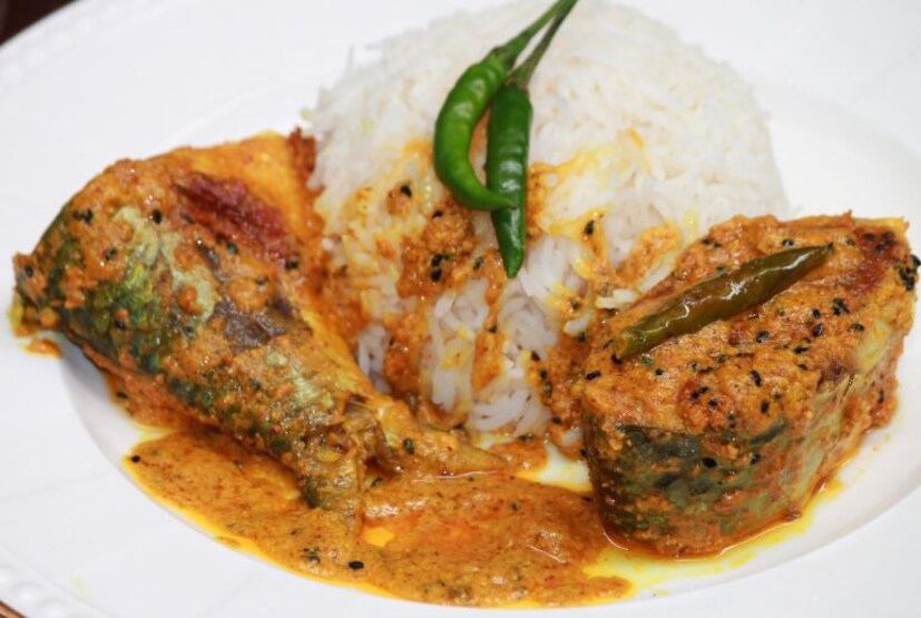  গলায় আটকে যাওয়া কাঁটা নামানোর আধুনিক পদ্ধতি হচ্ছে কোল্ডড্রিঙ্ক। গলায় কাঁটা আটকার সঙ্গে সঙ্গে এক গ্লাস কোল্ডড্রিঙ্ক পান করলে তা নরম হয়ে নেমে যায়। Photo Collected 