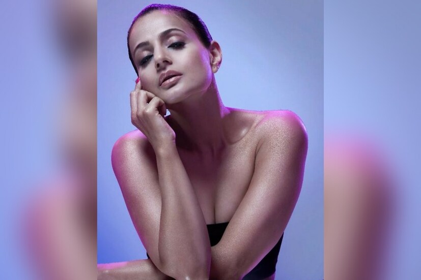  বেশ কয়েকটি ছবি পোস্ট করেছিলেন ইনস্টাগ্রামে । সঙ্গে সঙ্গেই অমিশার ছবিতে কমেন্টের বন্যা । শুরু হয়ে যায় ট্রোলিংও । 