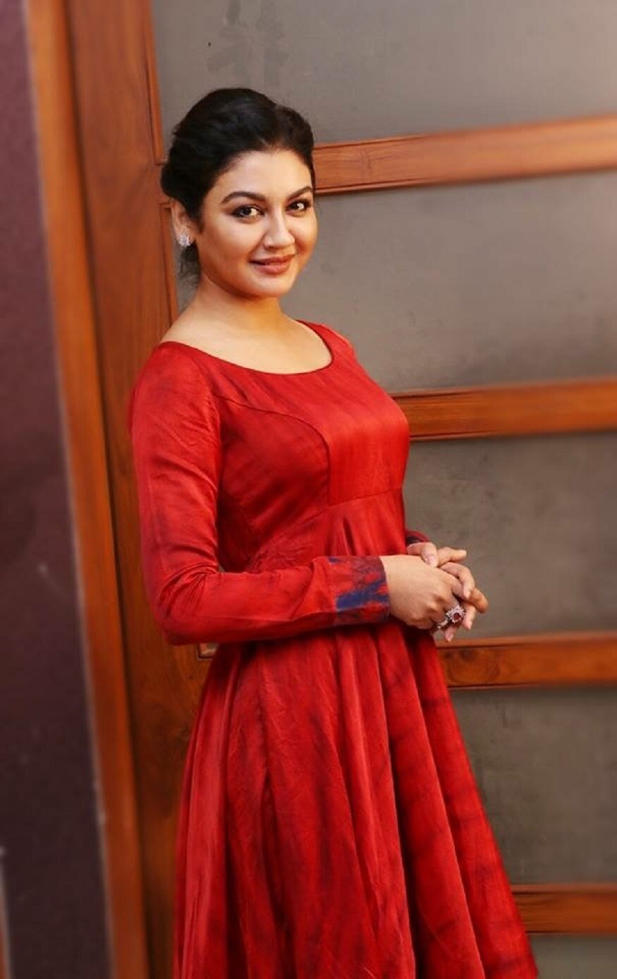 চন্দ্রাণীর ডিজাইন করা পোশাকে প্রতিবারই এক্কেবারে অন্যভাবে ধরা দেন জয়া ৷ ঢালিউড এবং টলিউড, দু’জায়গাতেই সমানতালে কাজ করে চলেছেন এই অভিনেত্রী ৷ ছবি সৌজন্যে:চন্দ্রাণী সিং ফ্লোরা ৷ চন্দ্রাণীর ডিজাইন করা পোশাকে প্রতিবারই এক্কেবারে অন্যভাবে ধরা দেন জয়া ৷ ঢালিউড এবং টলিউড, দু’জায়গাতেই সমানতালে কাজ করে চলেছেন এই অভিনেত্রী ৷ ছবি সৌজন্যে:চন্দ্রাণী সিং ফ্লোরা ৷