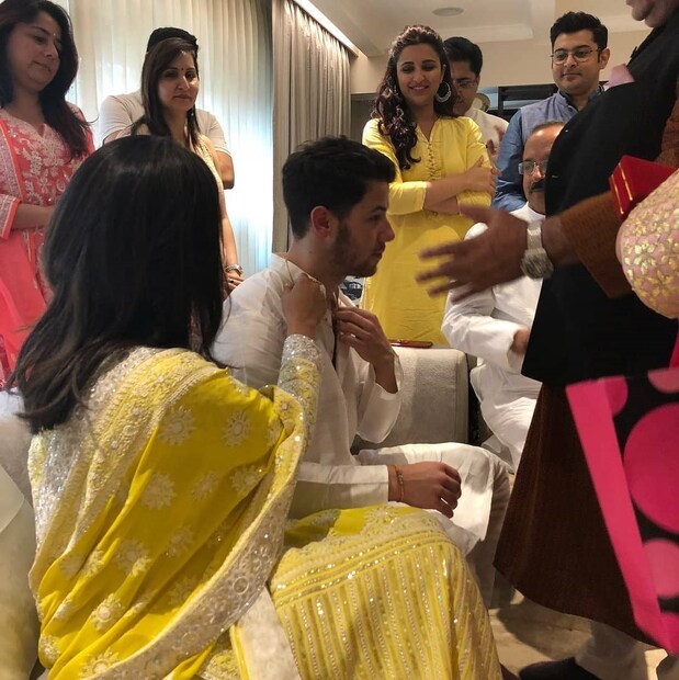 রোকা অনুষ্ঠানের কয়েকটি ছবি ইনস্টাগ্রামে পোস্ট করার পর দেশি গার্লকে ফিউচার মিসেস জোনাস নামেই সম্বোধন করলেন নিক৷ ছবি: ইনস্টাগ্রাম ৷