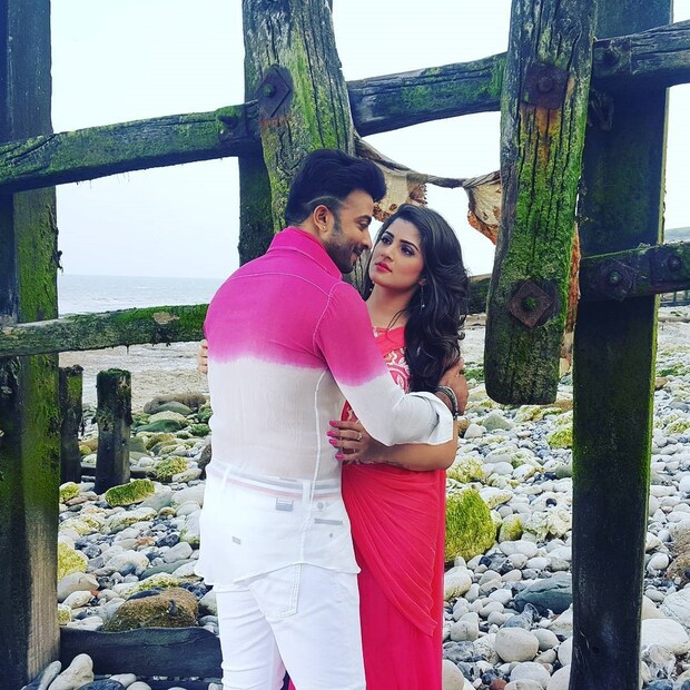 শাকিব খানের সঙ্গে বেশ কয়েকটি ছবিতে অভিনয় করেছেন শ্রাবন্তী ৷ আর সেই থেকেই ধীরে ধীরে  নাকি তাঁদের মধ্যে ভাল লাগা তৈরি হয়েছে ৷ ছবি: ইনস্টাগ্রাম ৷
