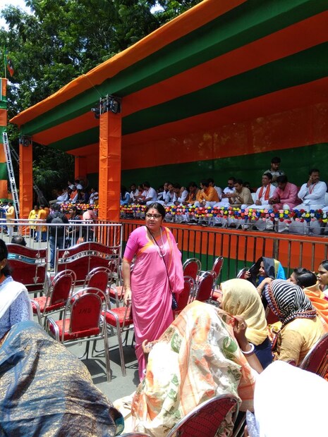 অমিত শাহের সভায় বিজেপি মহিলা মোর্চার নেত্রী লকেট চট্টোপাধ্যায়৷ -- নিজস্ব চিত্র